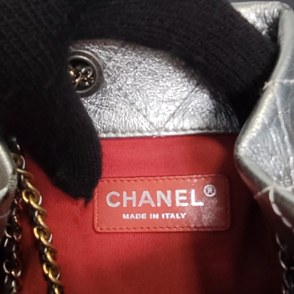 ❌️SOLD❌️ SMALL GABRIELLE SILVER BACKPACK - Picture 2 of 9